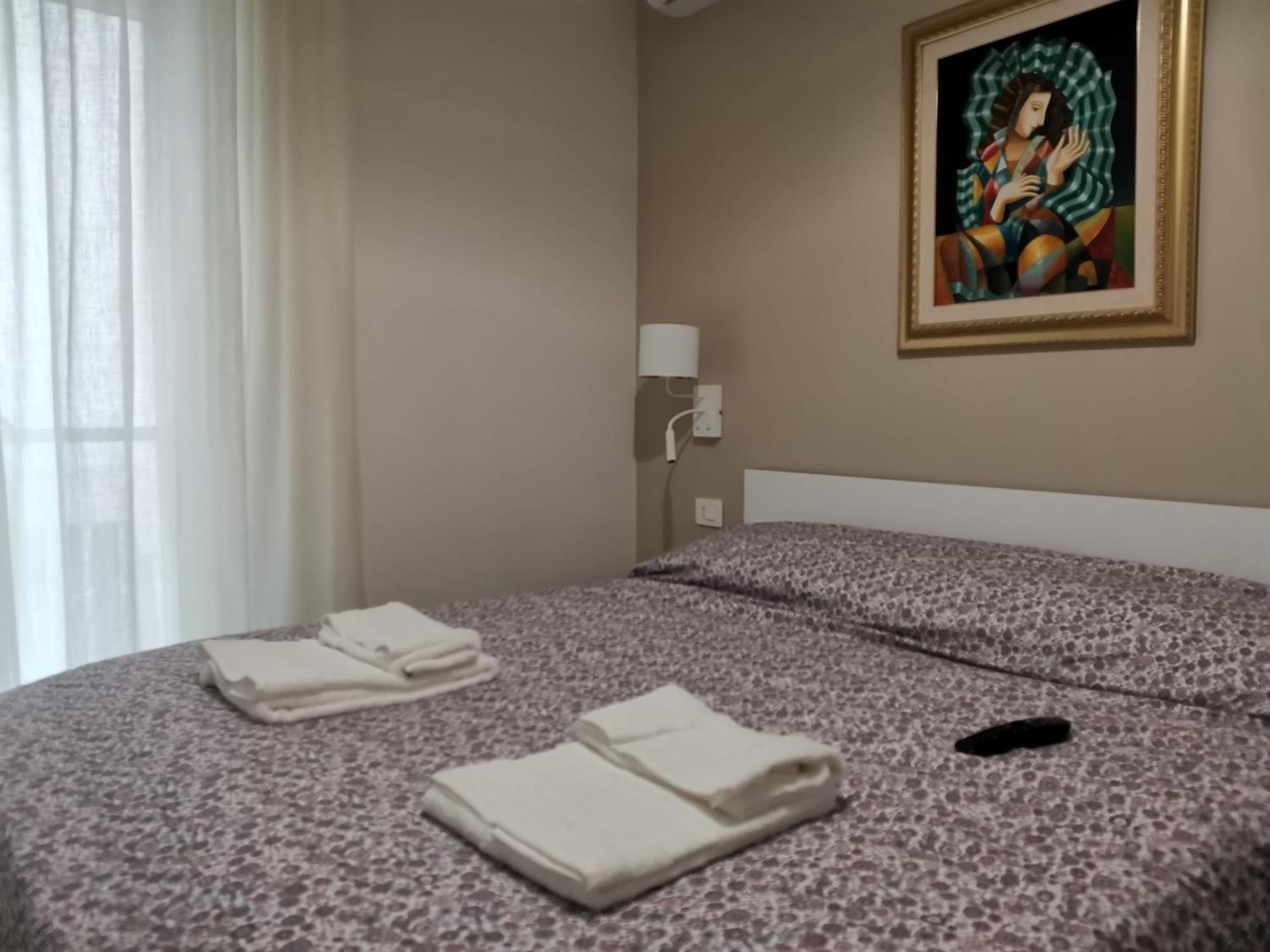Palazzo Buscema - Appartamenti & Residence クロトーネ エクステリア 写真