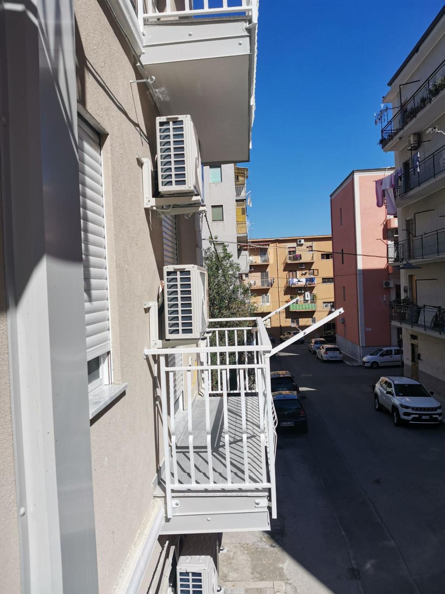 Palazzo Buscema - Appartamenti & Residence クロトーネ エクステリア 写真