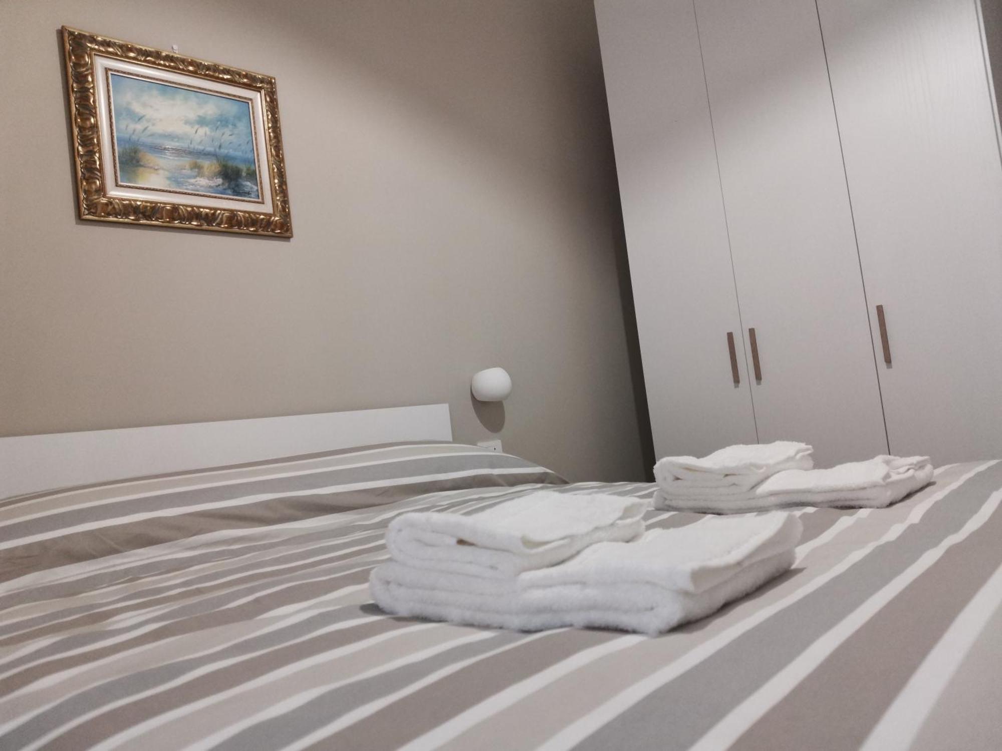 Palazzo Buscema - Appartamenti & Residence クロトーネ エクステリア 写真