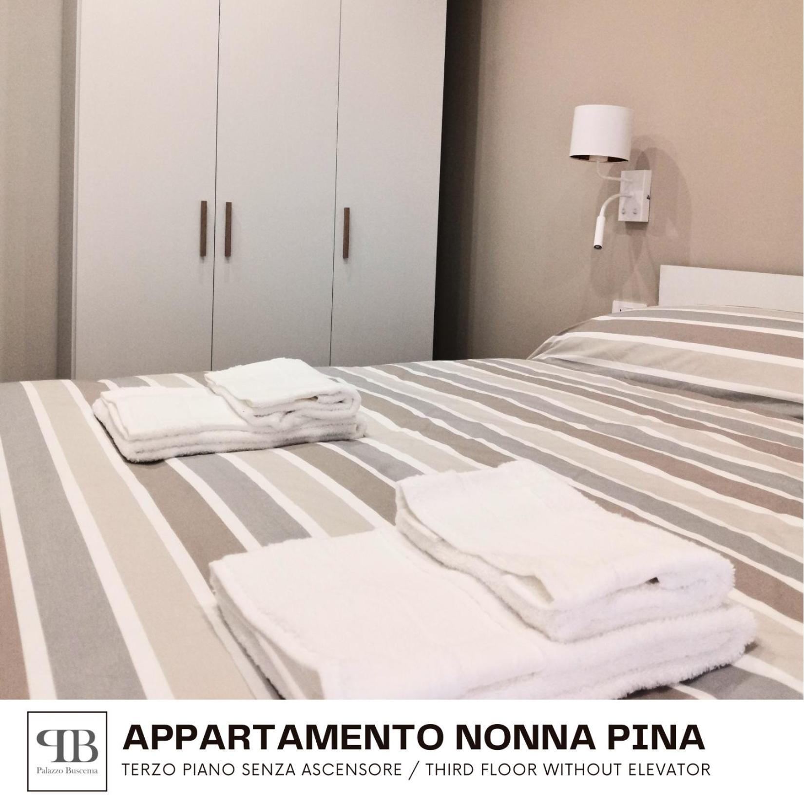 Palazzo Buscema - Appartamenti & Residence クロトーネ エクステリア 写真